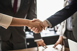 a handshake between a digital marketing intern and a client that works with the company she is interning for