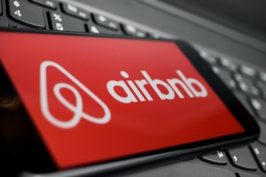 airbnb logo