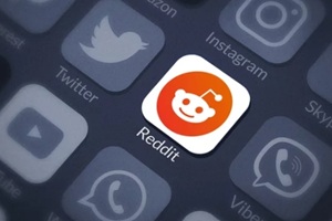 reddit app logo in a smartphone